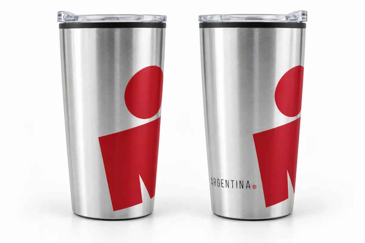 Dos vasos térmicos de acero con el logo de Ironman Argentina